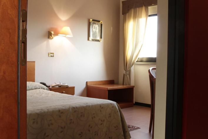 Hotel City ピアチェンツァ 部屋 写真