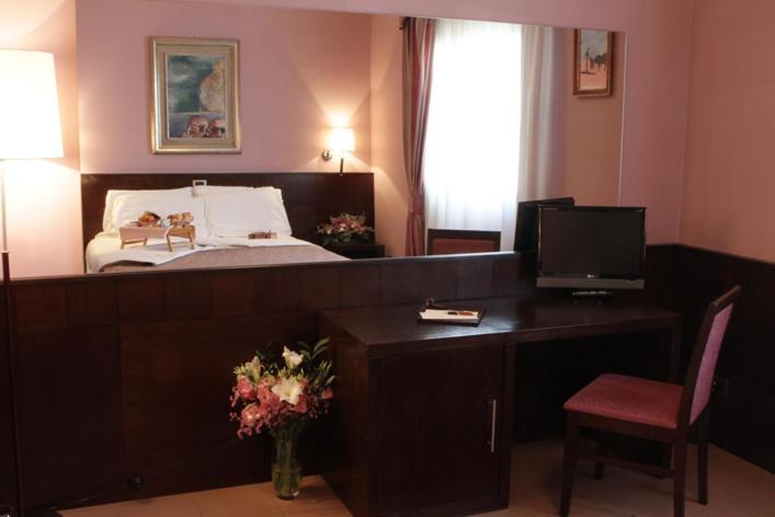 Hotel City ピアチェンツァ 部屋 写真
