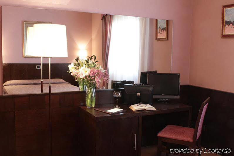 Hotel City ピアチェンツァ エクステリア 写真