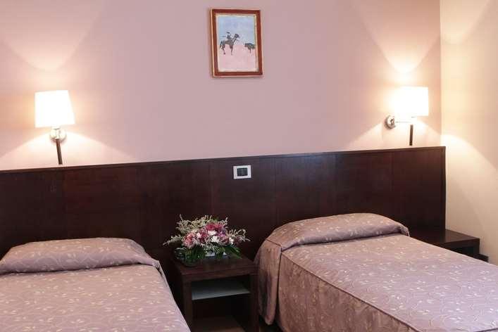 Hotel City ピアチェンツァ 部屋 写真